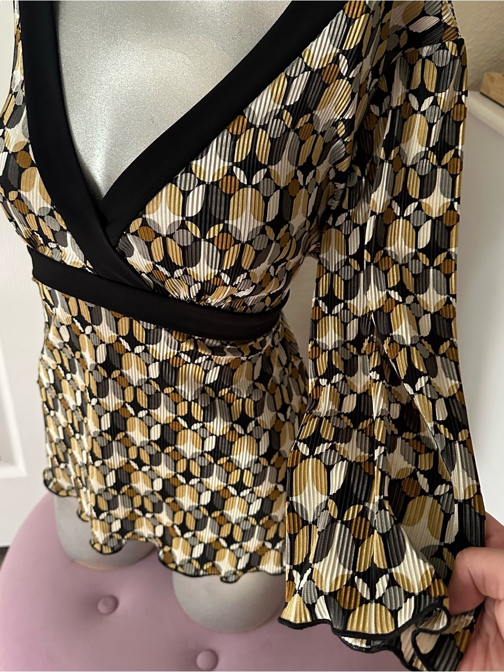 Dressbarn Y2K Black & Tan Boho Pattern Tie-Back Long-Sleeve Top - Picture 2 of 8
